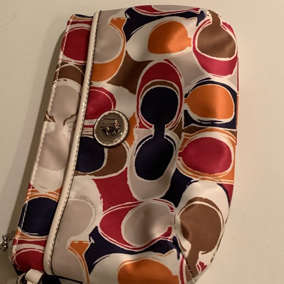 Coach wristlet - Picture 3 of 4